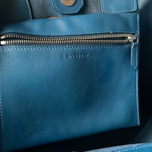 REDUCED! ⬇️GIVENCHY Easy Tote Bag - Picture 13 of 16